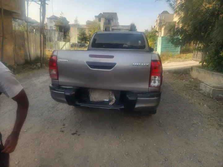 Toyota Hilux Revo Double Cabin 2019 – photo 4