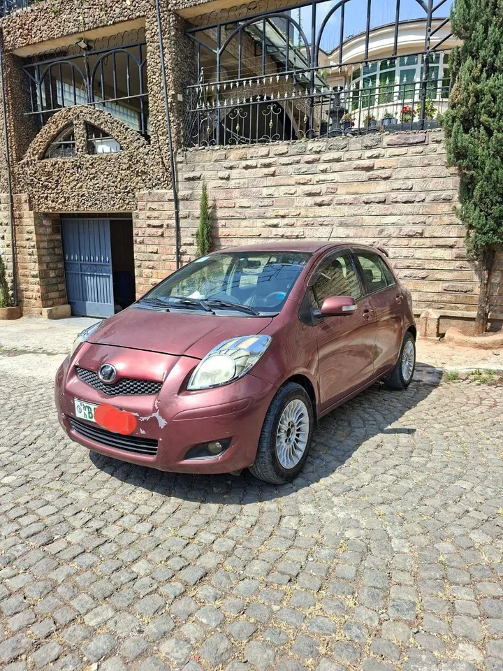 Toyota Yaris Compact 2010 – photo 4