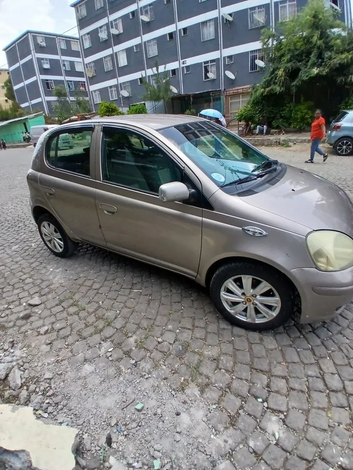 Toyota Vitz Yaris 2003 – photo 3