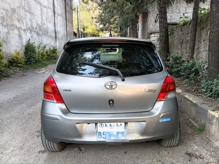 Toyota Yaris Compact 2010 – photo 5