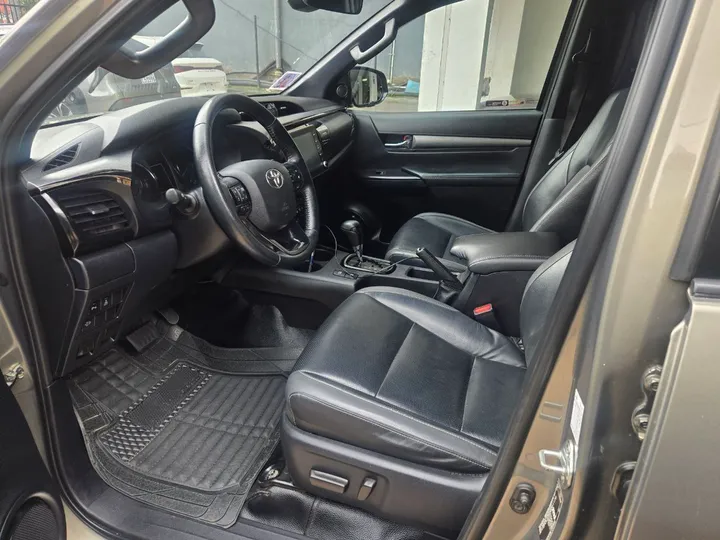 Toyota Hilux Invincible 2021 Pickup – photo 4