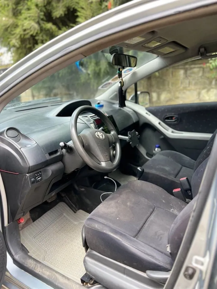 Toyota Yaris Compact 2010 – photo 5