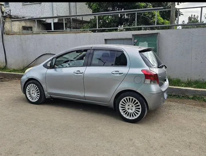 Toyota Yaris Compact 2009 – photo 6