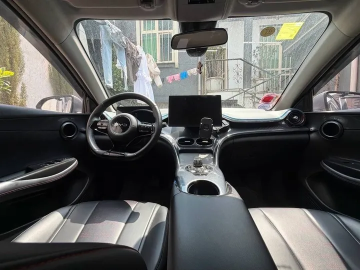 BYD E2 2025 – photo 4