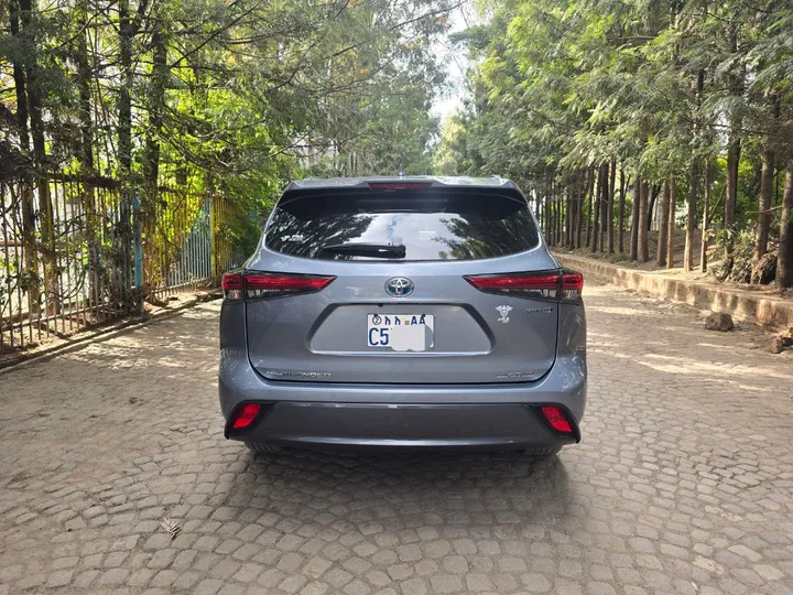 2024 Toyota Highlander Hybrid Limited – photo 6