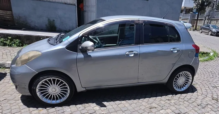Toyota Compact 2010 Automatic Full Option – photo 3