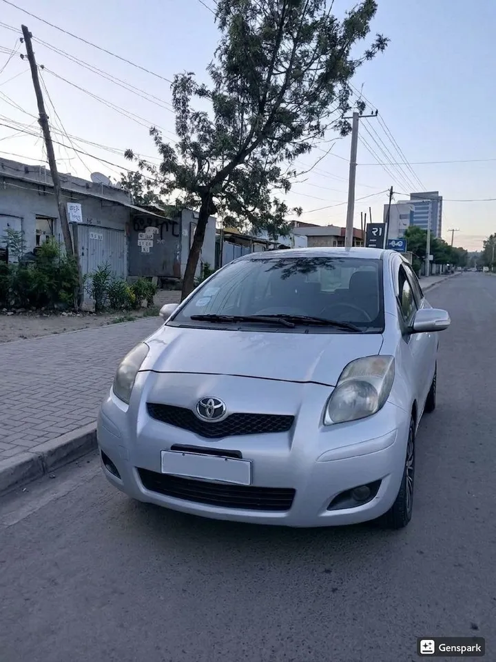 Toyota Yaris Compact 2010 Automatic – photo 3