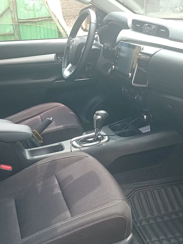Toyota Hilux 2022 Automatic Pickup – photo 4