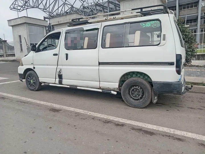 Toyota Dolphin Shark Van 2008 – photo 3