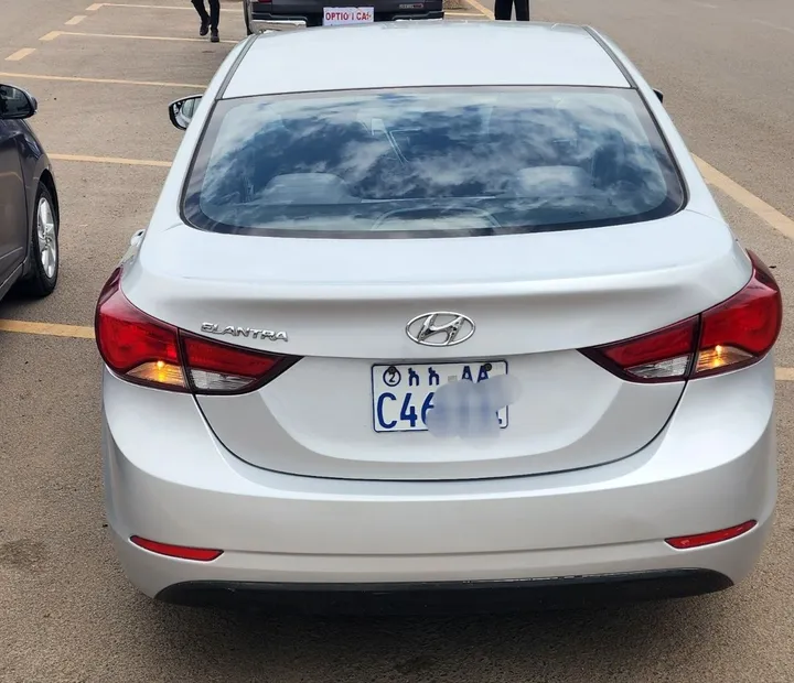 Hyundai Elantra 2015 Automatic – photo 3