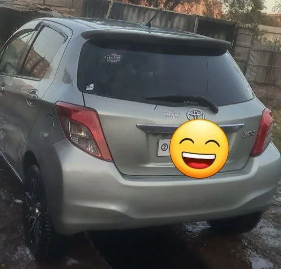 Toyota Yaris Jewela 2012 Automatic – photo 3