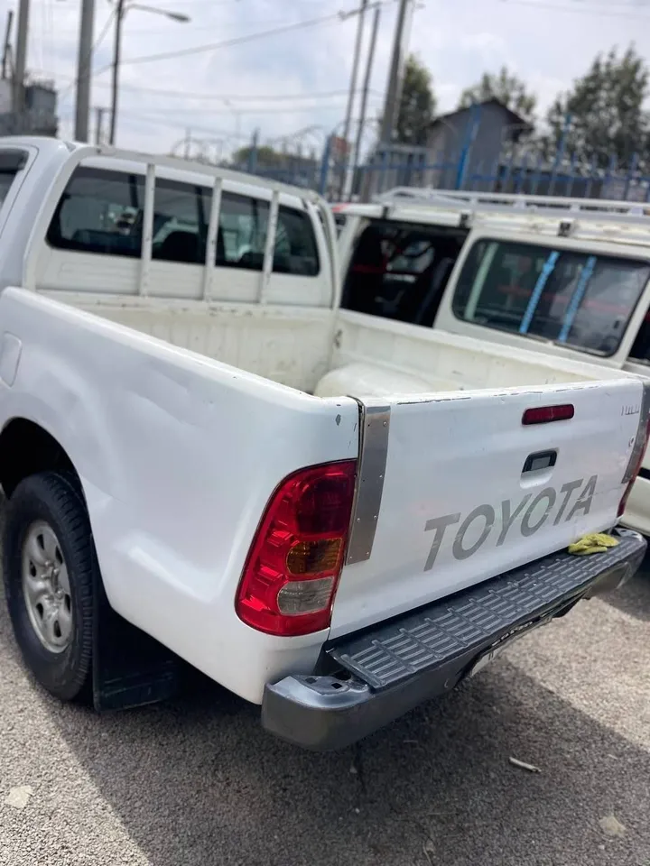 Toyota Double Cabin Pickup 2010 – photo 5