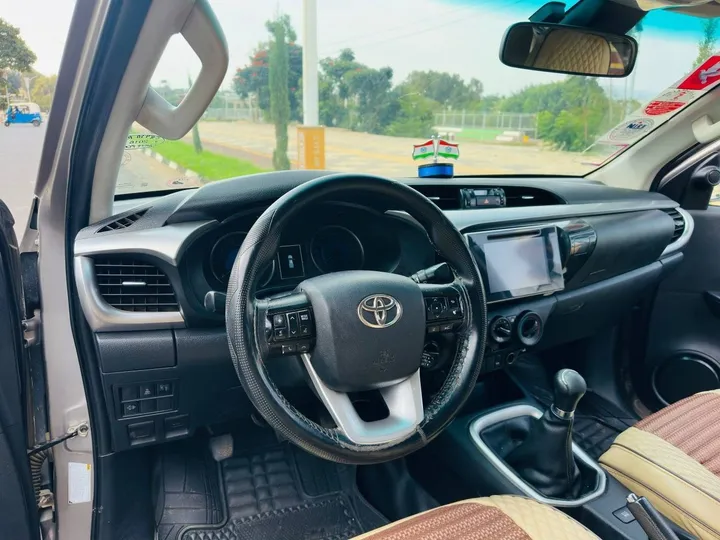 Toyota Revo King Cab 2018 Manual – photo 3