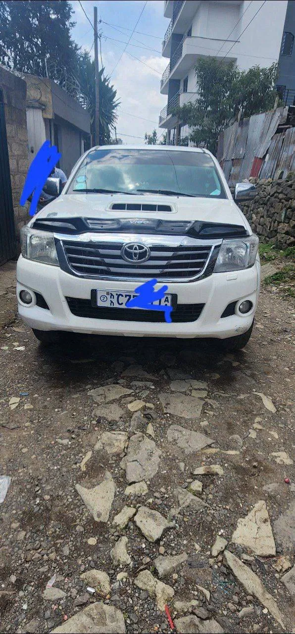 Toyota Hilux 2013 4WD Diesel Manual – photo 3