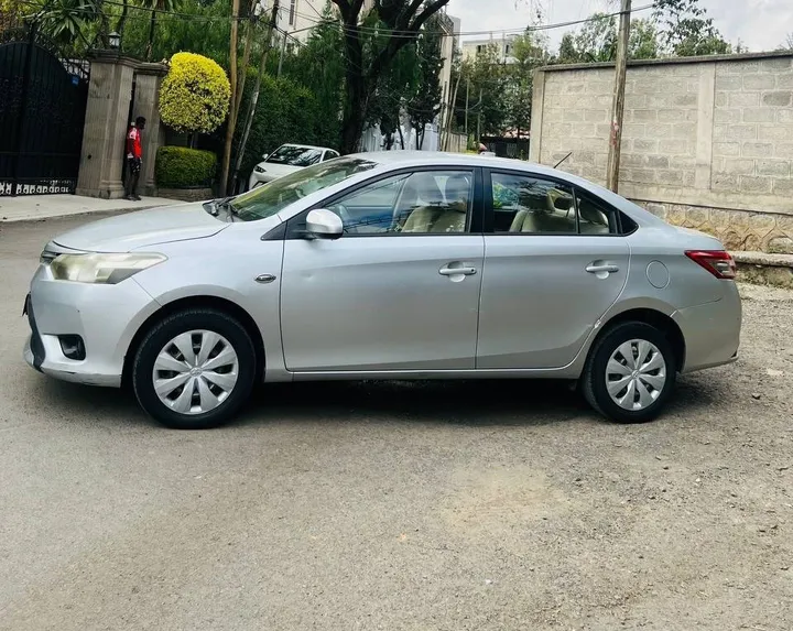 Toyota Yaris Sedan 2013 Automatic – photo 4