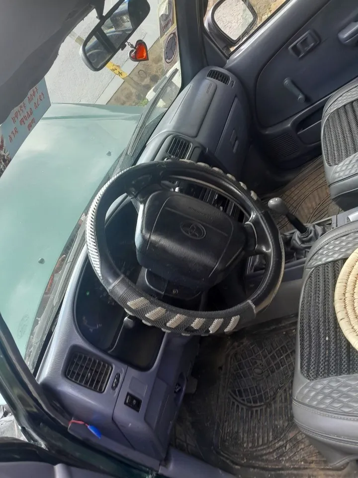 Toyota 2LT Manual Pickup 1999 – photo 7