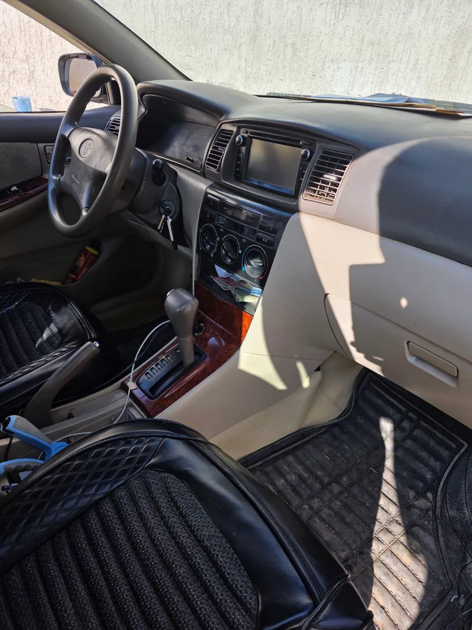 Toyota Corolla Sedan – photo 4