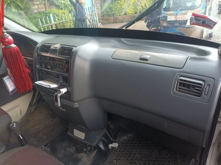 Toyota Hiace 2003 D4D Van – photo 5