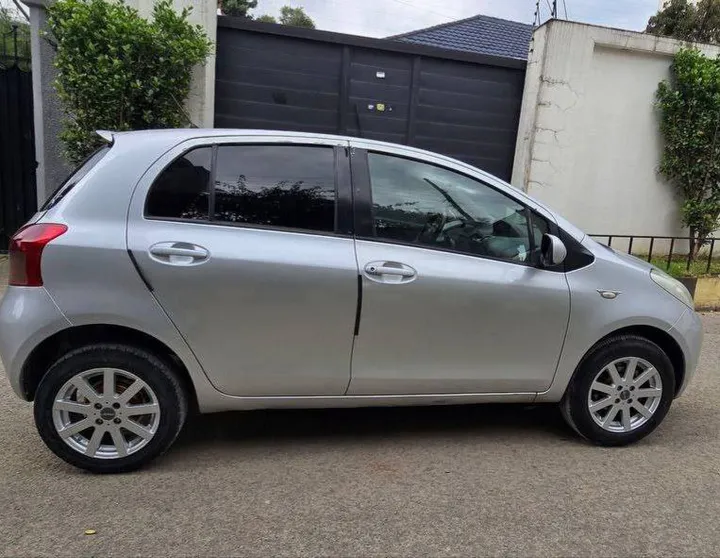 Toyota Yaris Compact 2006 – photo 4