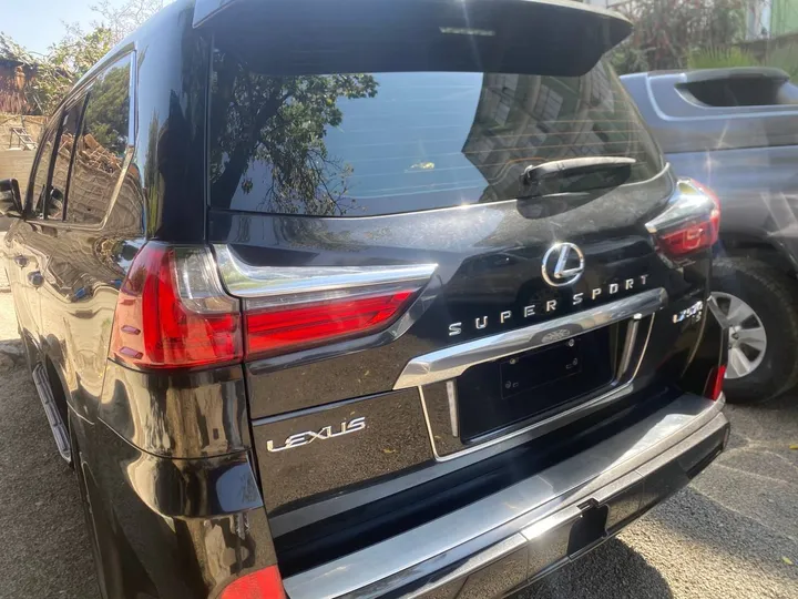 Lexus LX-570 2023 SUV – photo 7