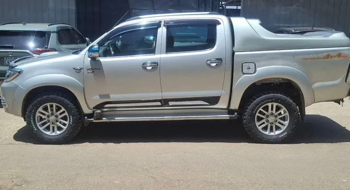Toyota Hilux 2007 Manual Pickup – photo 3