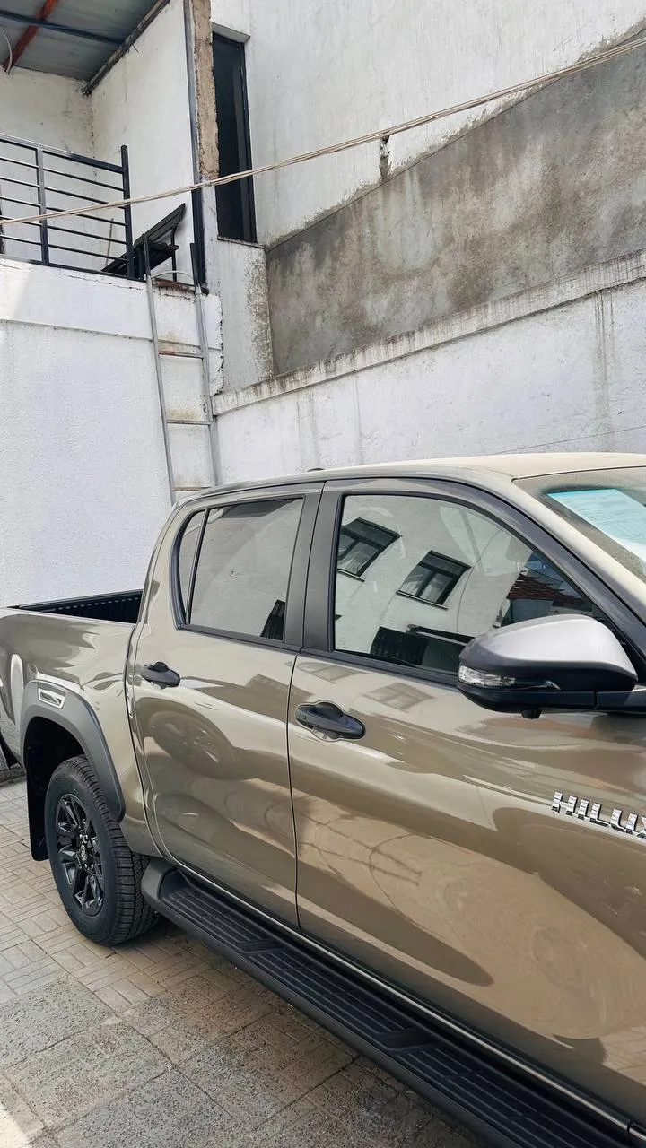 Toyota Hilux Invincible Hybrid 2025 – photo 5