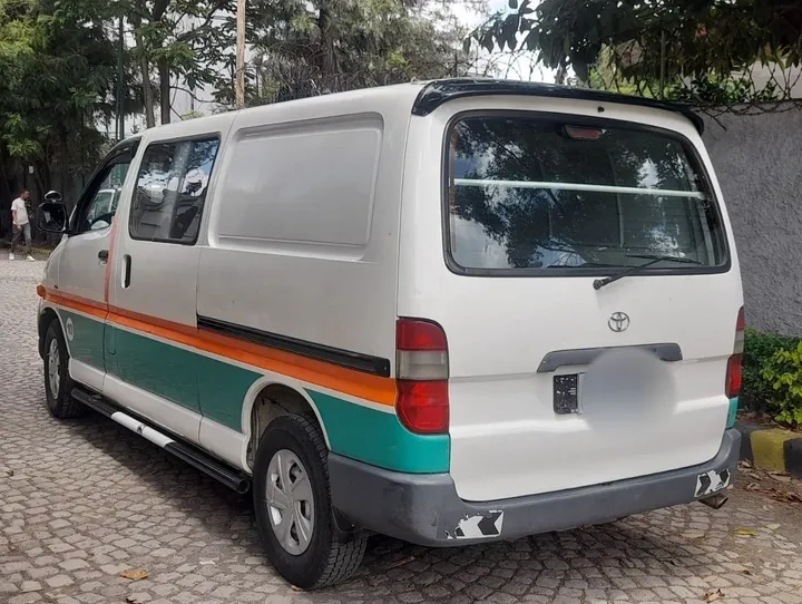 Toyota D4D Van 2003 Manual – photo 3