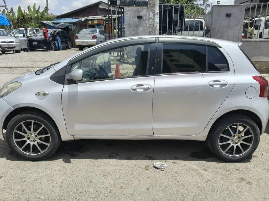 Toyota Yaris Compact 2006 – photo 6