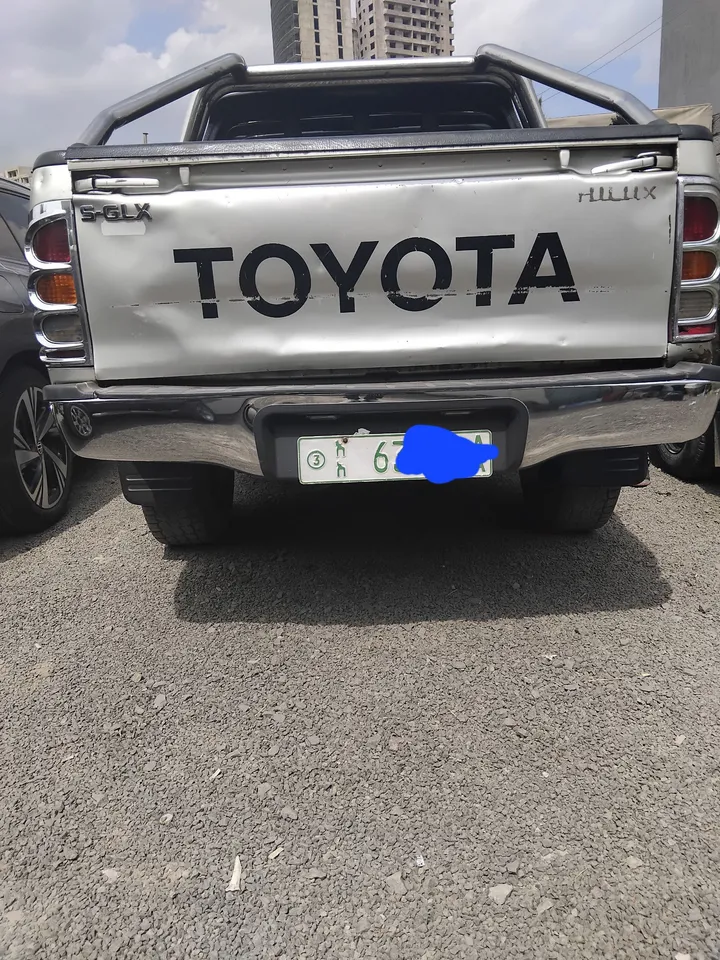 Toyota Hilux 2010 Double Cab – photo 3