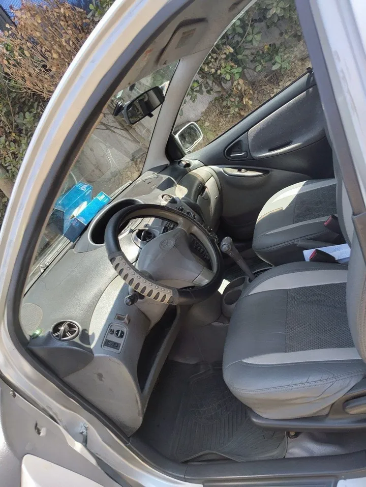 Toyota Vitz 2001 Automatic – photo 3