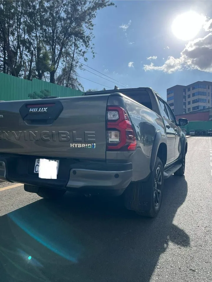 Toyota Hilux Invincible Hybrid 2024 – photo 6