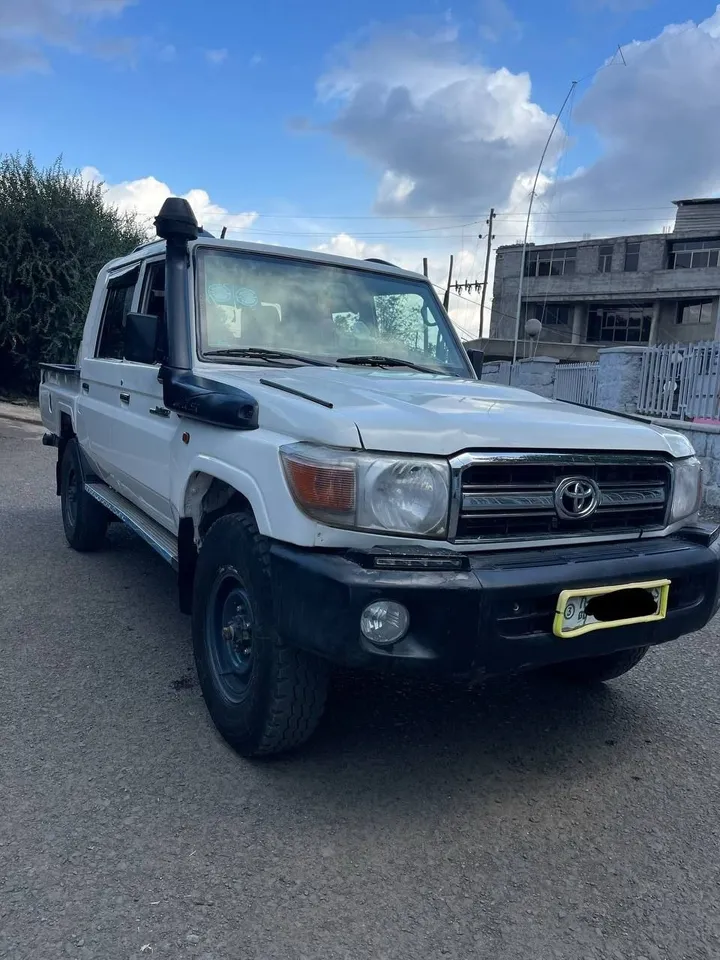 Toyota Land Cruiser Pickup 2015 – photo 5