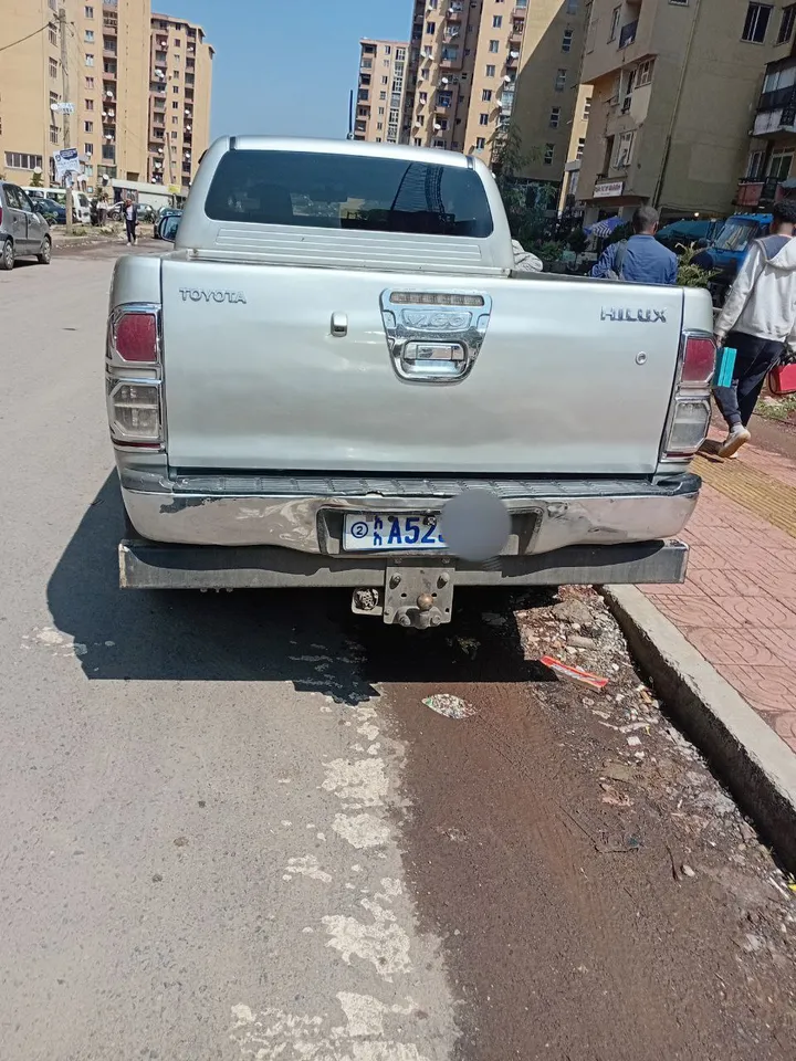 Toyota Hilux 2012 Pickup – photo 3