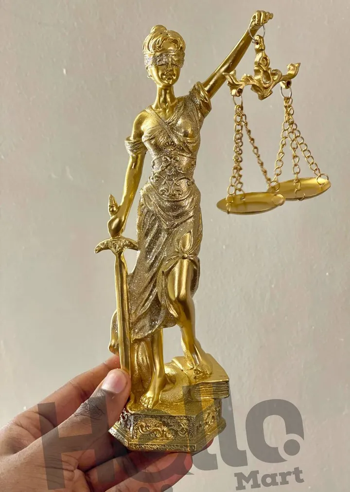 Golden Lady Justice Home Decor Statue – photo 3