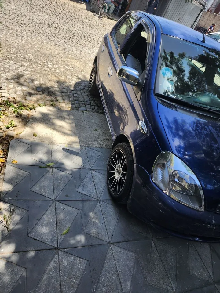 Toyota Vitz 2001 Model – photo 3
