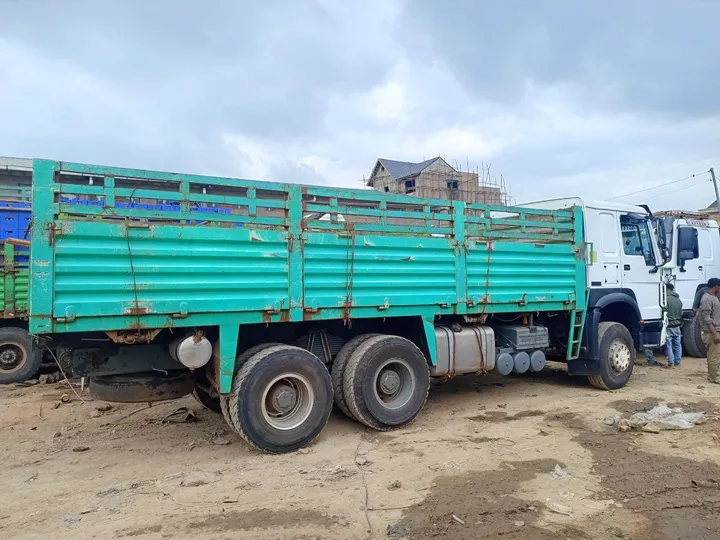 Sinotruk Howo Cargo Truck – photo 8