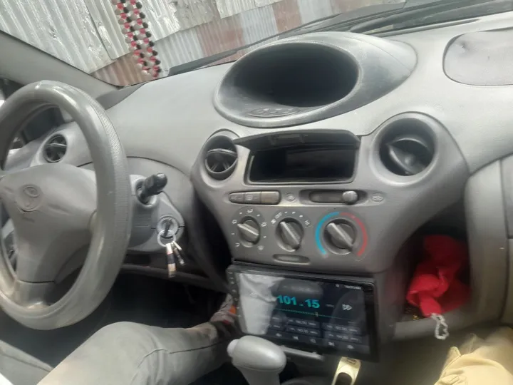 Toyota Vitz 2001 Automatic – photo 4