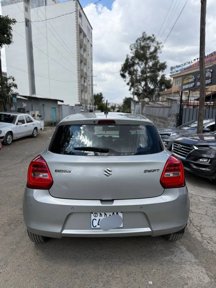 Suzuki Swift 2022 Automatic – photo 5