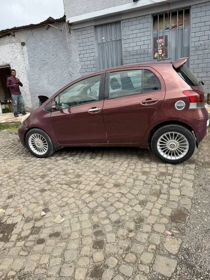 Toyota Yaris Compact 2010 – photo 5