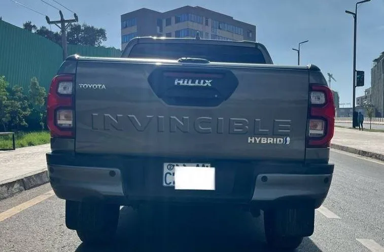 Toyota Hilux Invincible Hybrid Double Cab – photo 4