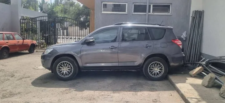 Toyota RAV4 2012 Automatic 2400cc – photo 4
