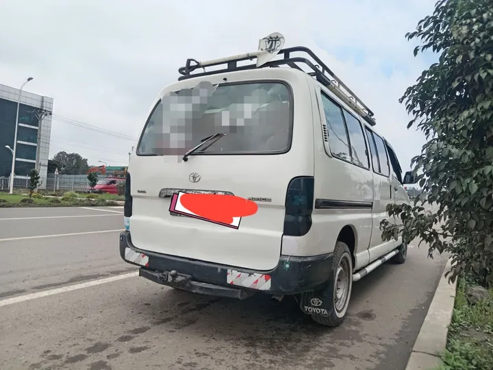 Toyota Dolphin Shark Van 2008 – photo 4