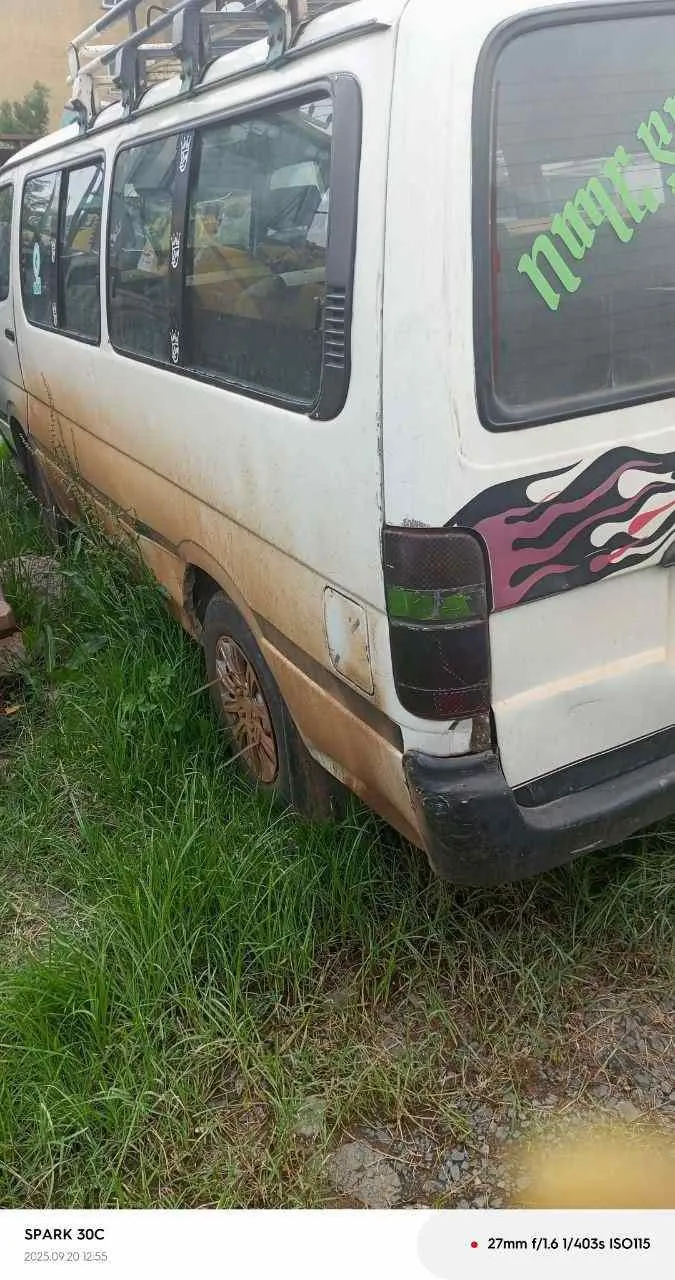 2004 Toyota Hiace Manual Van – photo 7