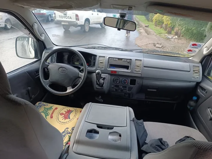 Toyota Hiace 2007 Manual Van – photo 4