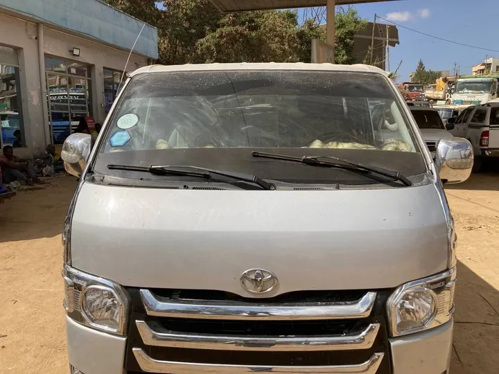 Toyota Hiace 2006 Automatic Van – photo 3
