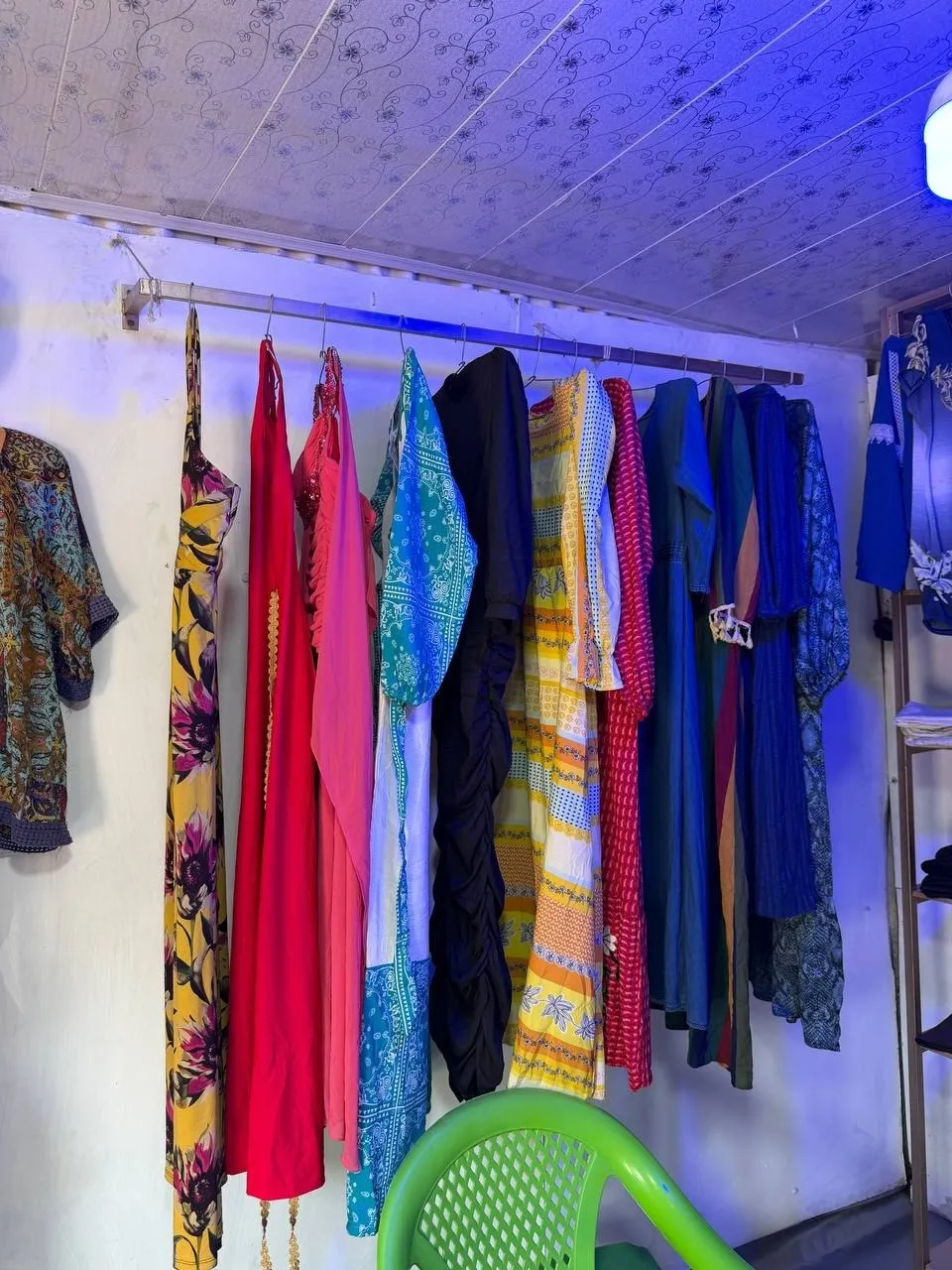 Boutique Clothing Display Shelf Rack – photo 3