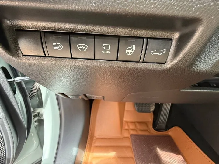 Toyota RAV4 2021 AWD SUV – photo 4