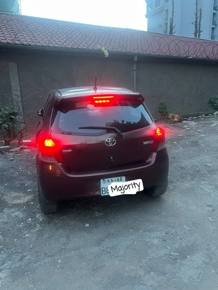 Toyota Yaris Compact 2010 – photo 5