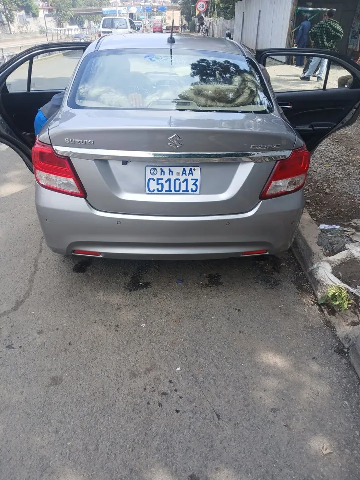 Suzuki Dzire 2022 Automatic – photo 4