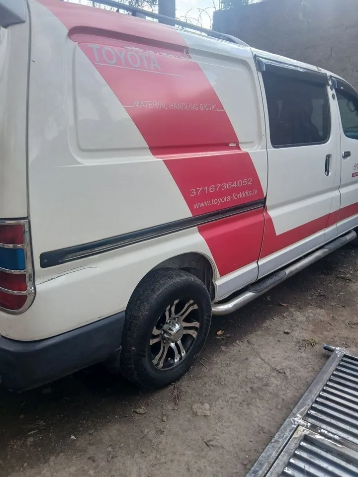 Toyota Dolphin D4D 2010 Van – photo 3